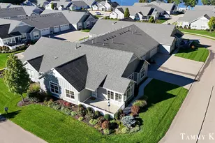 197 Janes View Dr, Holland, MI 49424 - Photo 3