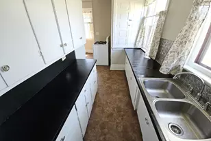 37 Convis St, Battle Creek, MI 49017 - Photo 7