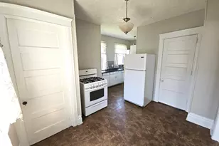 37 Convis St, Battle Creek, MI 49017 - Photo 9