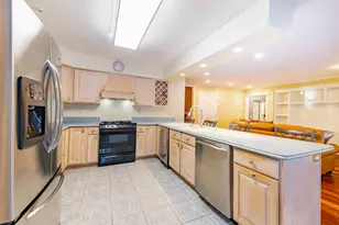 26036 Parke Ln, Grosse Ile, MI 48138 - Photo 11