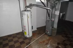 15534 Chestnut Ave, Eastpointe, MI 48021 - Photo 11