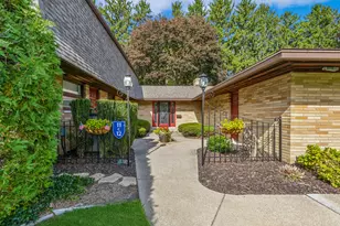 2727 S Lakeshore Dr, Saint Joseph, MI 49085 - Photo 1