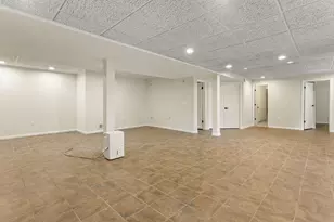 6890 Duchess Ct, Troy, MI 48098 - Photo 41