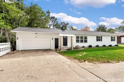 904 E Savidge Street, Spring Lake, MI 49456 - Photo 5