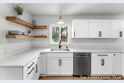 904 E Savidge Street, Spring Lake, MI 49456 - Photo 15