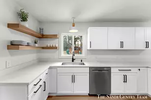 904 E Savidge St, Spring Lake, MI 49456 - Photo 15