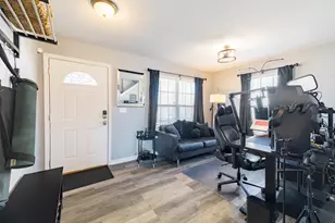 8262 S Warwick Ct, Ypsilanti, MI 48198 - Photo 3