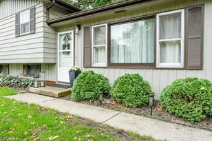 1246 Adams Dr, Saint Joseph, MI 49085 - Photo 3
