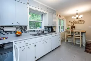 1246 Adams Dr, Saint Joseph, MI 49085 - Photo 9