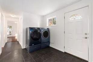 9000 Beatrice St, Livonia, MI 48150 - Photo 11