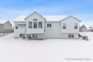6741 Woodhills Dr NE, Rockford, MI 49341 - Photo 41