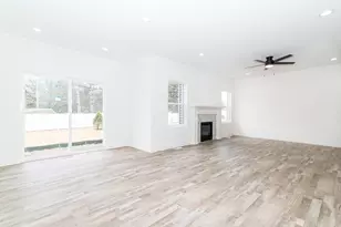 20215 Sunset Ave, Livonia, MI 48152 - Photo 7