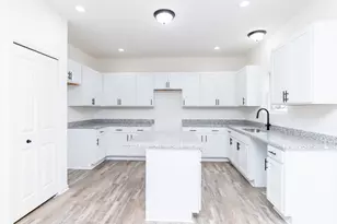 20215 Sunset Ave, Livonia, MI 48152 - Photo 9