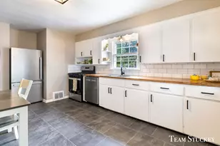 1060 Leonard St NE, Grand Rapids, MI 49503 - Photo 7