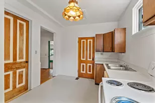 408 E Water St, Cassopolis, MI 49031 - Photo 13