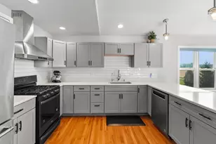 1720 Carlisle Dr, Saint Joseph, MI 49085 - Photo 15