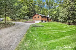 4039 E Oxford Dr, Leland, MI 49654 - Photo 5