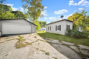 409 Scott St, Scottville, MI 49454 - Photo 3