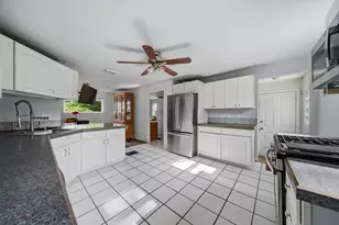 2329 Fordham St, Keego Harbor, MI 48320 - Photo 7