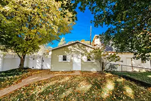 90 S Howell St, Hillsdale, MI 49242 - Photo 37