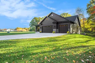 8060 Hunters Crossing, Kalamazoo, MI 49009 - Photo 3