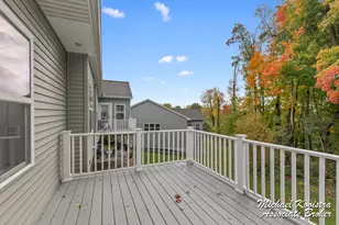 122 Blue Violet LN NE, Comstock Park, MI 49321 - Photo 23