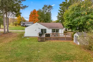1125 Hickory Ln, Hillsdale, MI 49242 - Photo 3