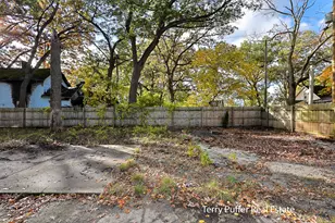 2521 Sanford St, Muskegon Heights, MI 49444 - Photo 9