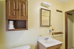 239 N Dwight St, Jackson, MI 49202 - Photo 9
