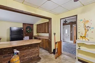 239 N Dwight St, Jackson, MI 49202 - Photo 17