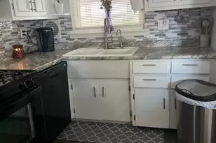 2490 Pinetree Dr, Trenton, MI 48183 - Photo 11