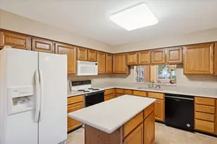 16252 Country Knoll Dr, Northville, MI 48168 - Photo 11