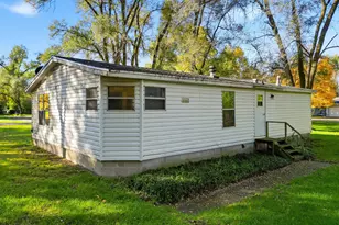 212 Elm St, Howard City, MI 49329 - Photo 19