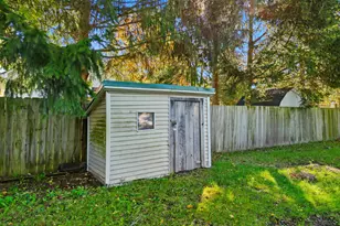 212 Elm St, Howard City, MI 49329 - Photo 23