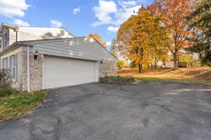 28043 New Bedford Dr, Farmington Hills, MI 48334 - Photo 7