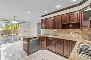 28043 New Bedford Dr, Farmington Hills, MI 48334 - Photo 17