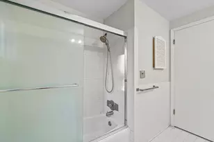 28043 New Bedford Dr, Farmington Hills, MI 48334 - Photo 39