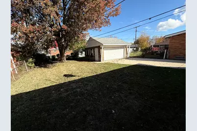 16475 E 8 Mile Road, Eastpointe, MI 48021 - Photo 15