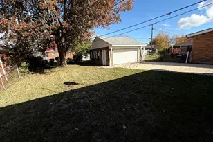 16475 E Eight Mile Rd, Eastpointe, MI 48021 - Photo 15