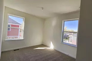 4876 Parkside Ln, Troy, MI 48085 - Photo 11