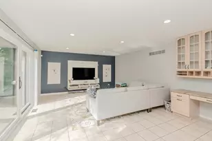 5780 Swan Lake Ct, West Bloomfield, MI 48322 - Photo 11
