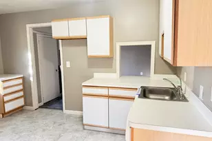 22851 Colgate St, Farmington, MI 48336 - Photo 9