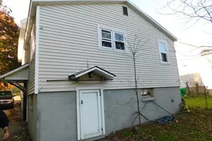 913 Kosciusko St, Manistee, MI 49660 - Photo 3