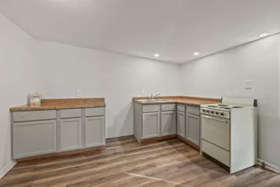 411 Hinckley Boulevard, Jackson, MI 49203 - Photo 7