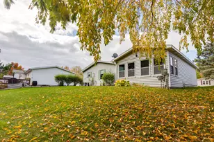 109 Cadgewith E, Lansing, MI 48906 - Photo 21