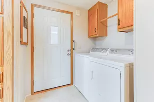 109 Cadgewith E, Lansing, MI 48906 - Photo 11