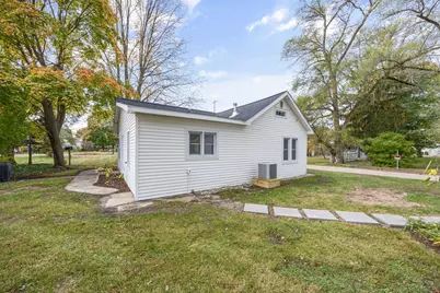 1208 W Broadway Street, Mount Pleasant, MI 48858 - Photo 3