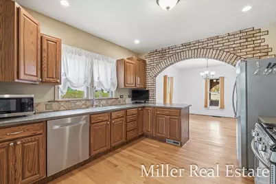303 E Colfax Street, Hastings, MI 49058 - Photo 7