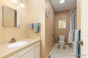 2526 Birchcrest Dr SE, Grand Rapids, MI 49506 - Photo 31