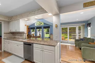 2526 Birchcrest Dr SE, Grand Rapids, MI 49506 - Photo 15